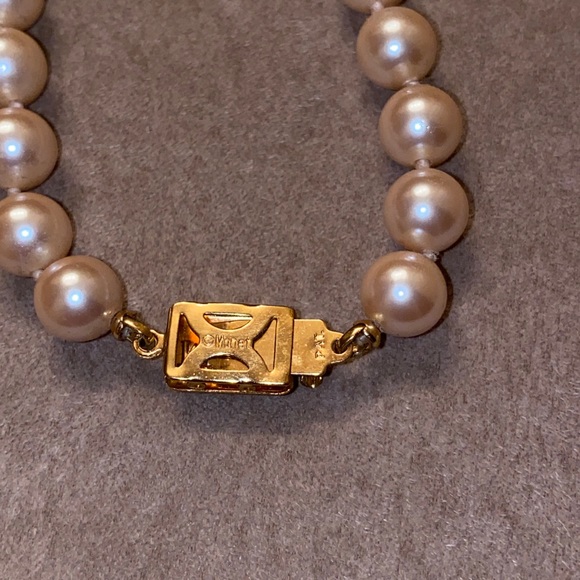 18” Synthetic Pearl Strand - Picture 3 of 4